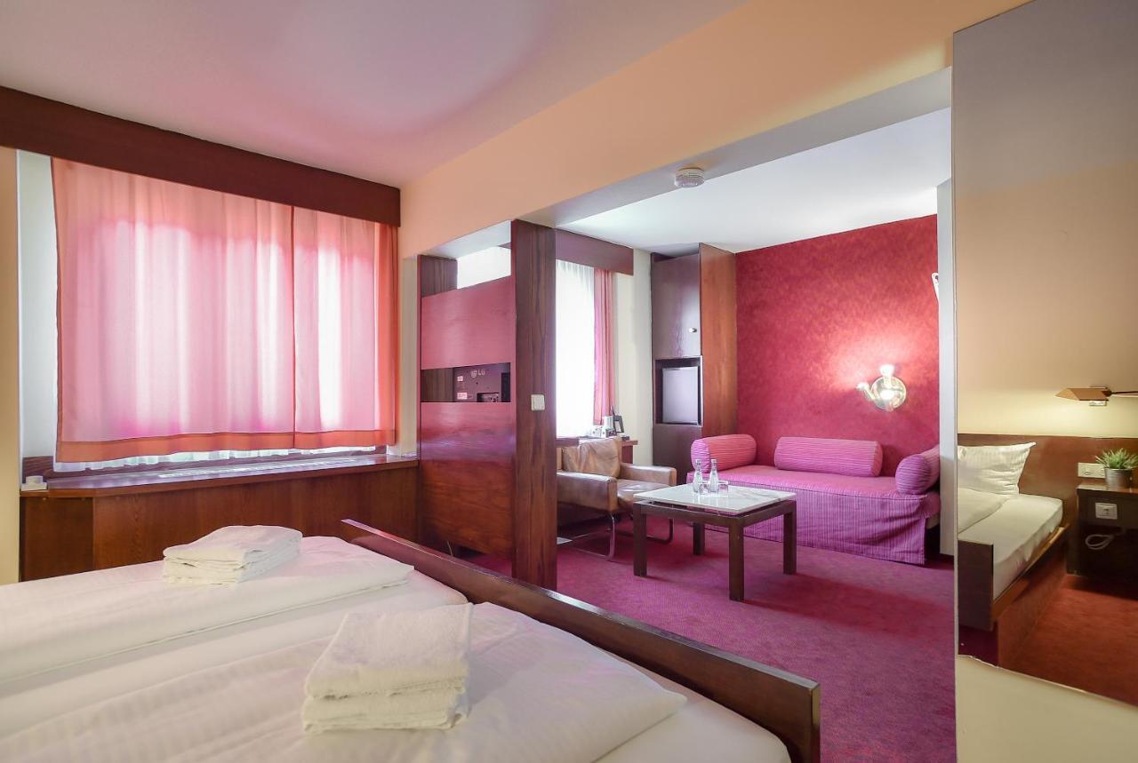 Kontaktlos Hotel Am Kappelberg Kontaktlos Fellbach Bagian luar foto