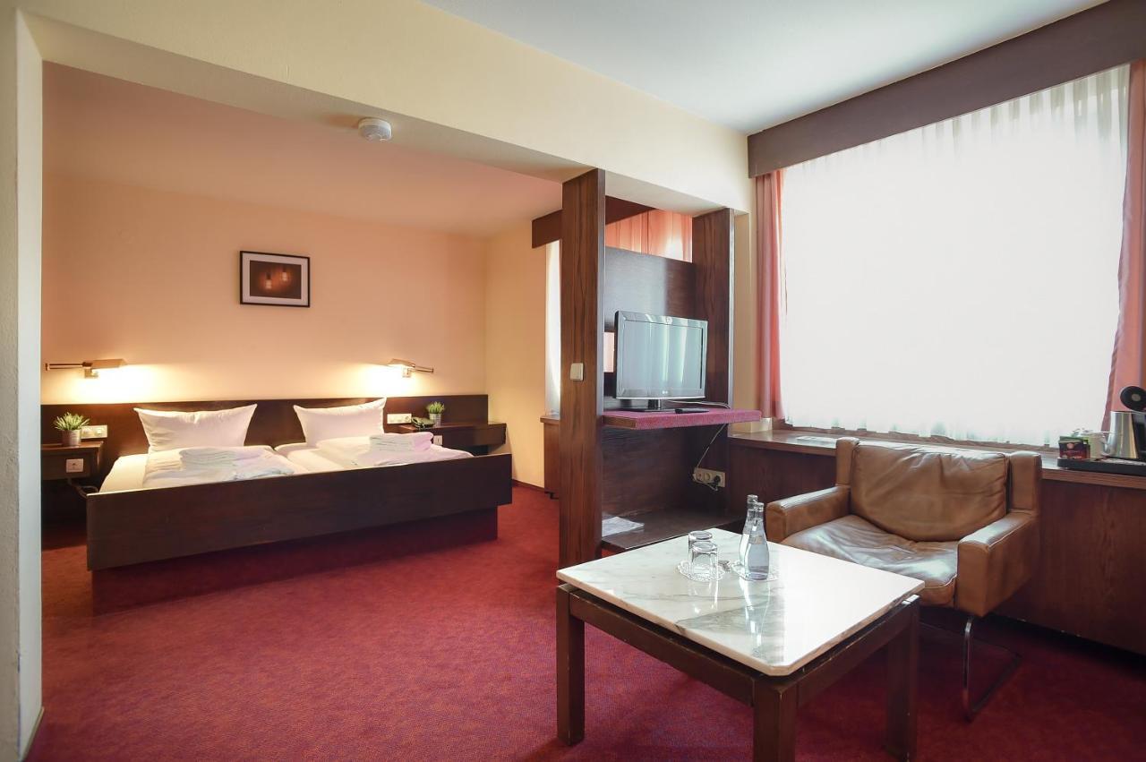 Kontaktlos Hotel Am Kappelberg Kontaktlos Fellbach Bagian luar foto
