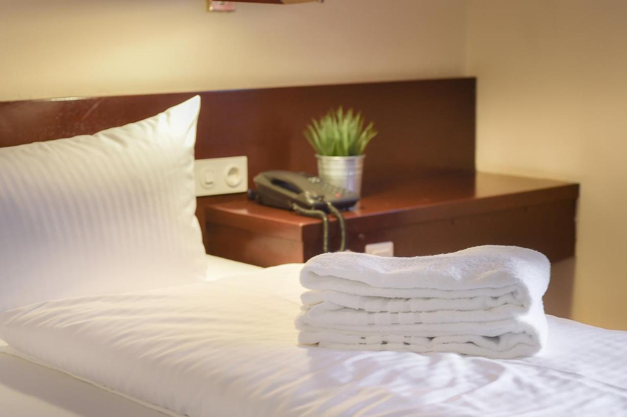 Kontaktlos Hotel Am Kappelberg Kontaktlos Fellbach Bagian luar foto
